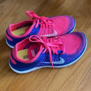 Nike Free 4 Flyknit in Neon pink/Blue